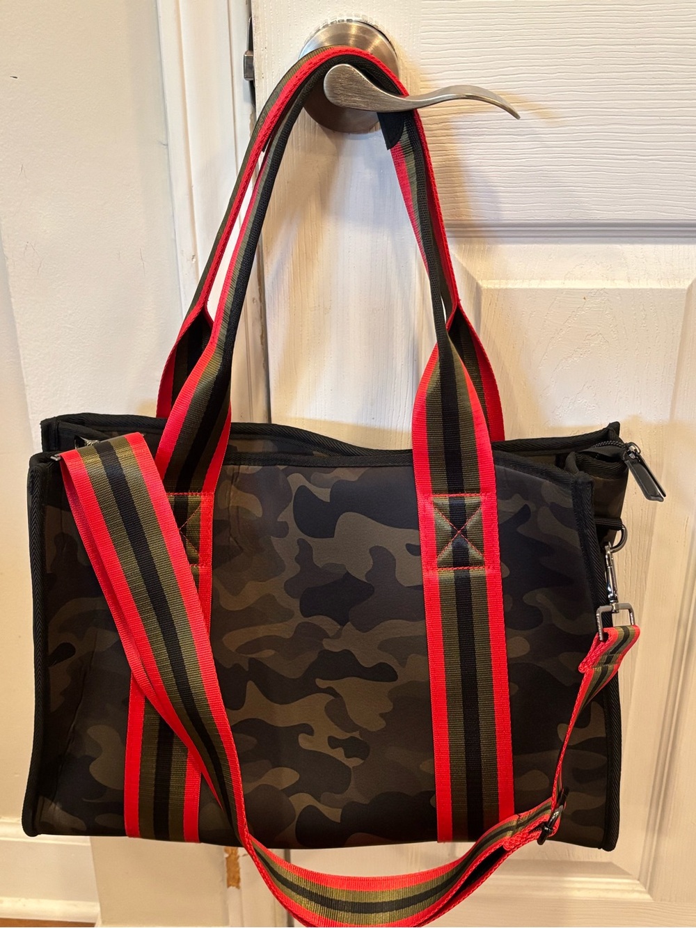 HAUTE SHORE Neoprene Tote in Camouflage